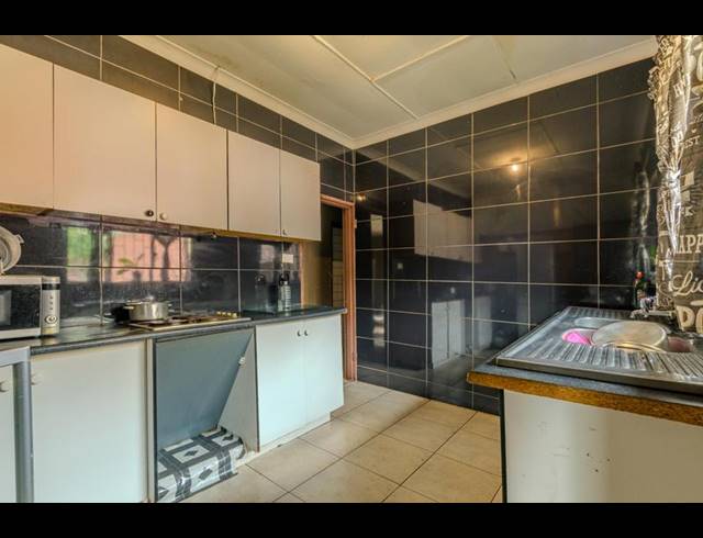 9 BEDROOM HOUSE FOR SALE IN SCOTTSVILLE